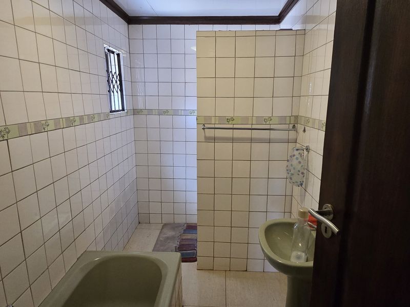 7 Bedroom House for Sale in Flora Park - Photo 9