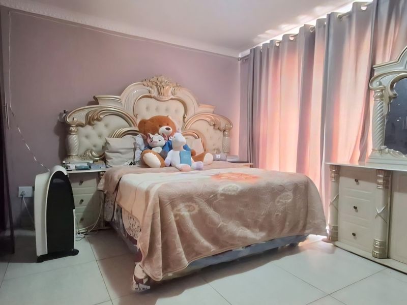 7 Bedroom House for Sale in Flora Park - Photo 8