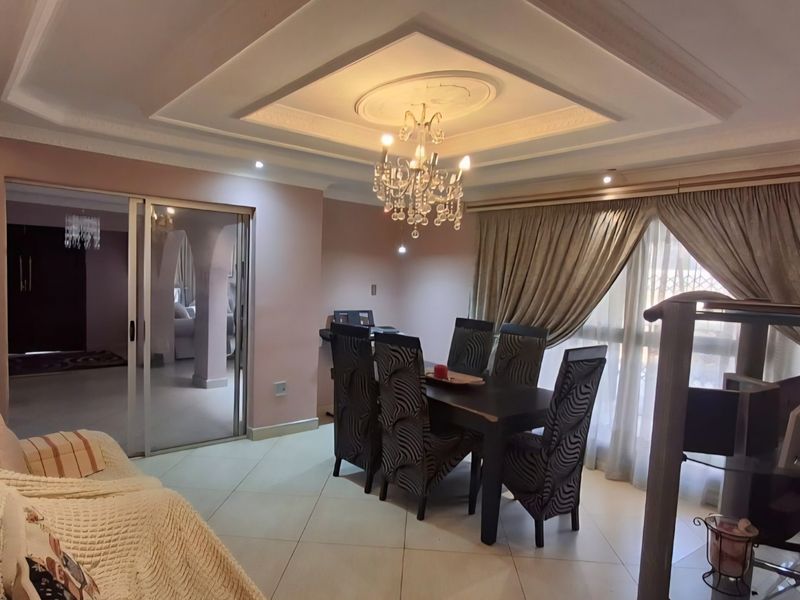 7 Bedroom House for Sale in Flora Park - Photo 6