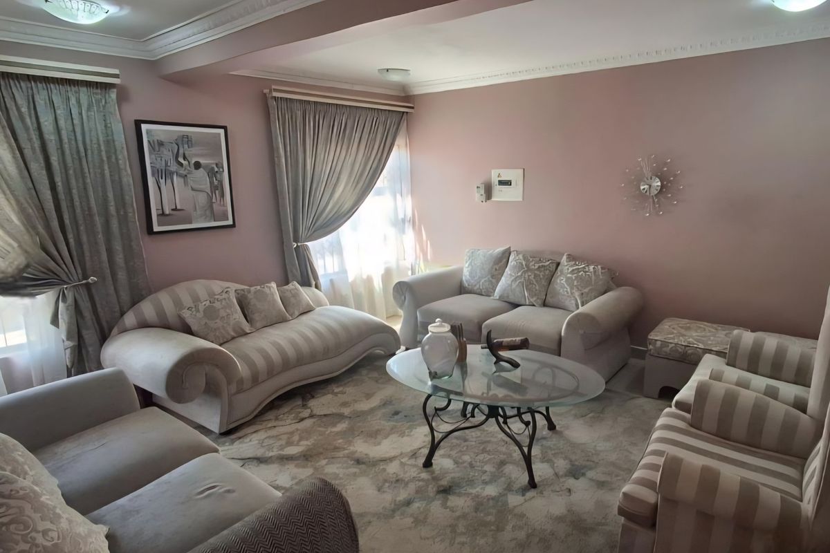 7 Bedroom House for Sale in Flora Park - Photo 4