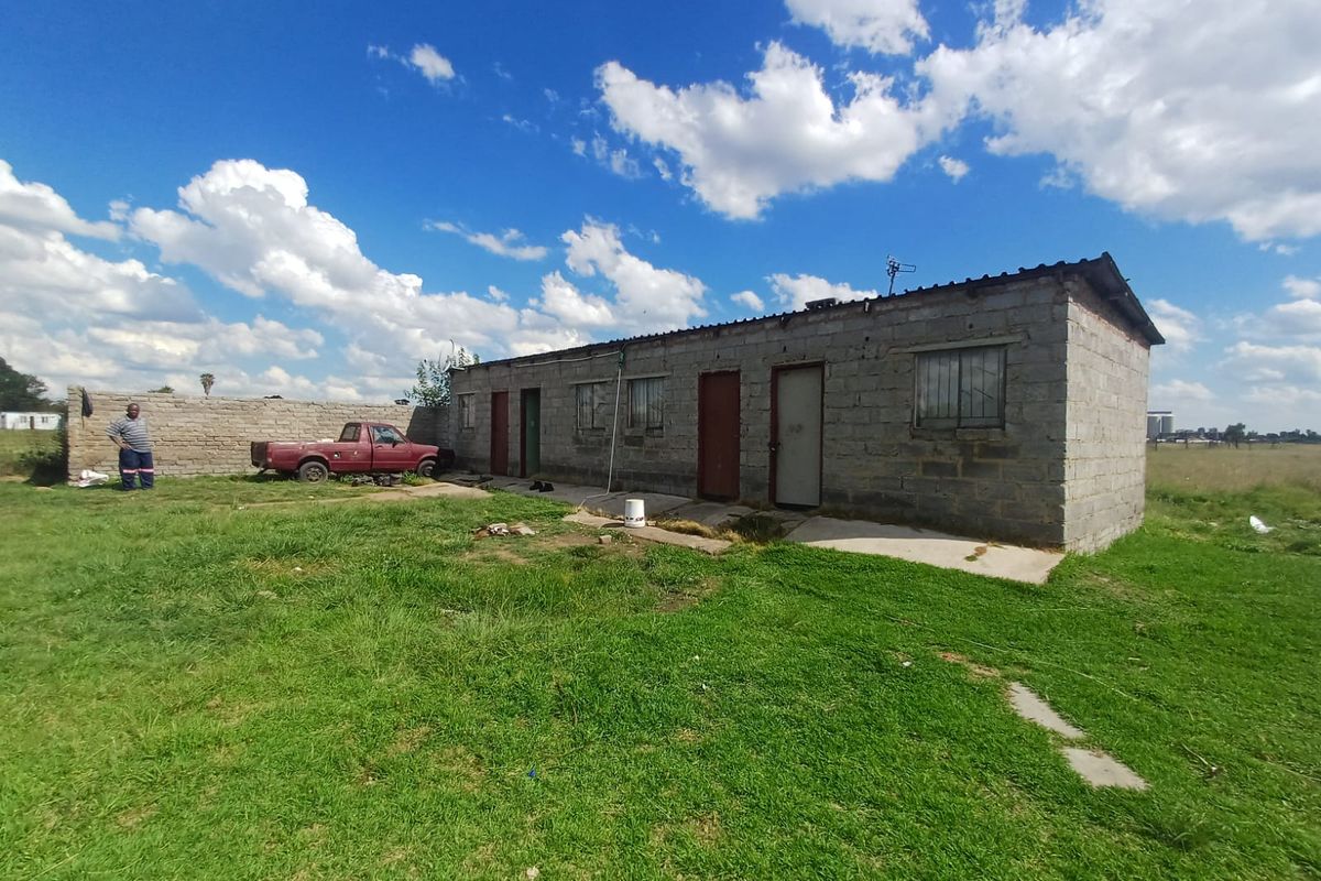 2 houses on 1 property plus free standing room - Photo 4