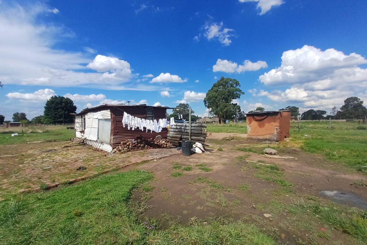 2 houses on 1 property plus free standing room - Photo 3