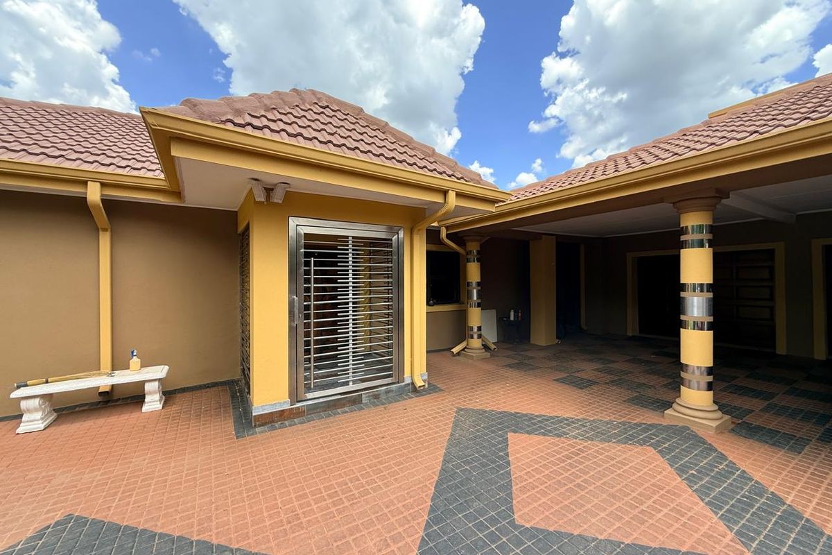 Exceptional 3-Bedroom Home with Premium Features – Fully Furnished. - Photo 3