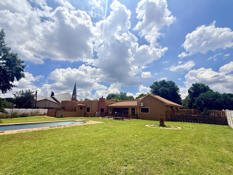 Exceptional 3-Bedroom Home with Premium Features – Fully Furnished. - Photo 6