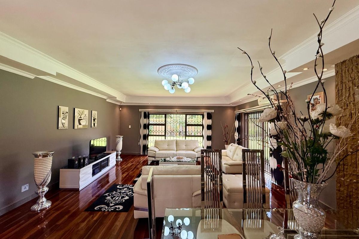Exceptional 3-Bedroom Home with Premium Features – Fully Furnished. - Photo 2