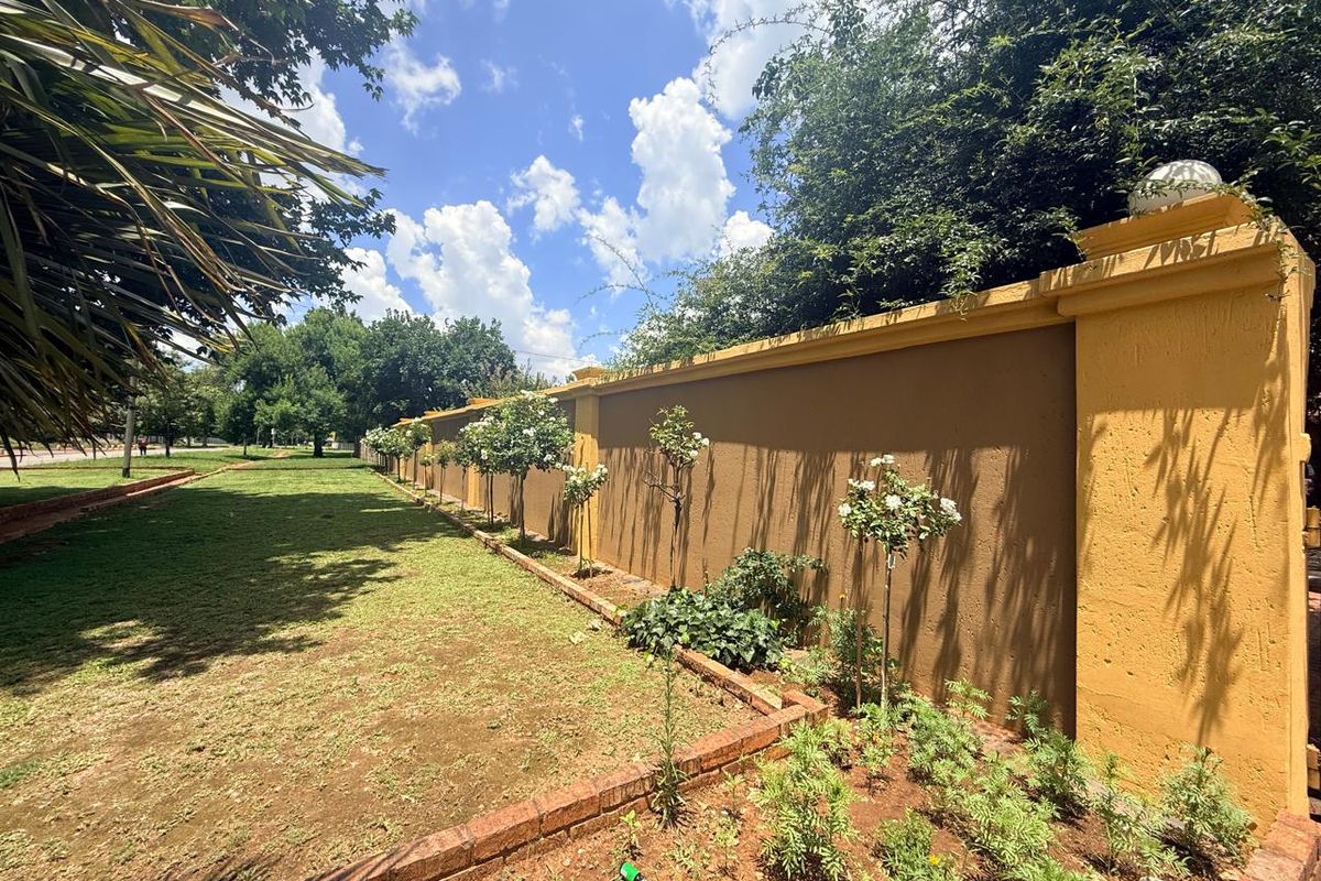 Exceptional 3-Bedroom Home with Premium Features – Fully Furnished. - Photo 4