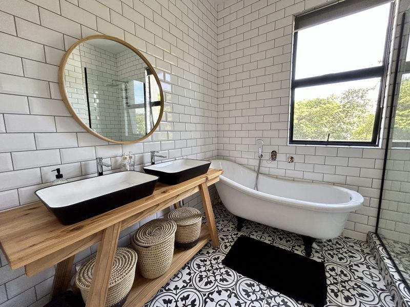 Light-filled home in Sandwood Hills - Photo 7