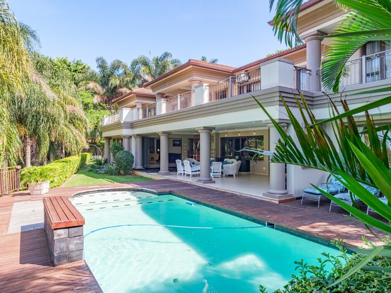 Located at the top of La Lucia ridge, a luxury private home with elegance, privacy and plenty space. - Photo 4