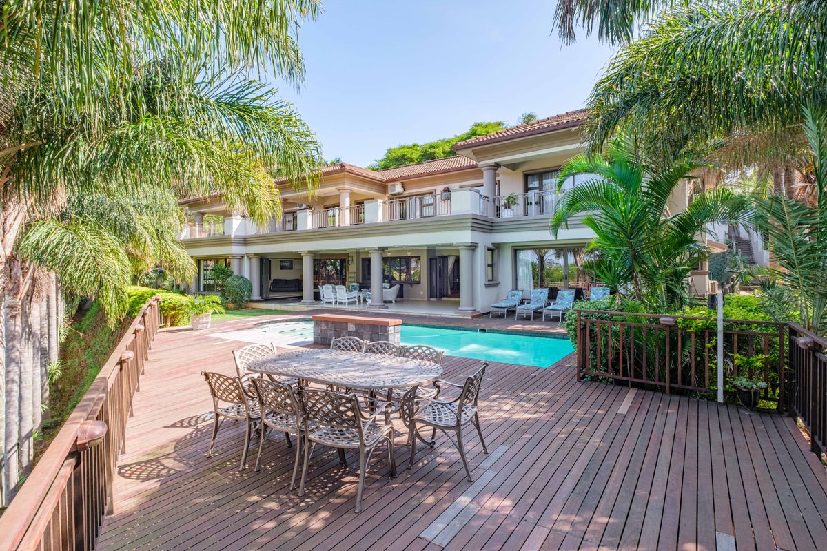 Located at the top of La Lucia ridge, a luxury private home with elegance, privacy and plenty space. - Photo 5