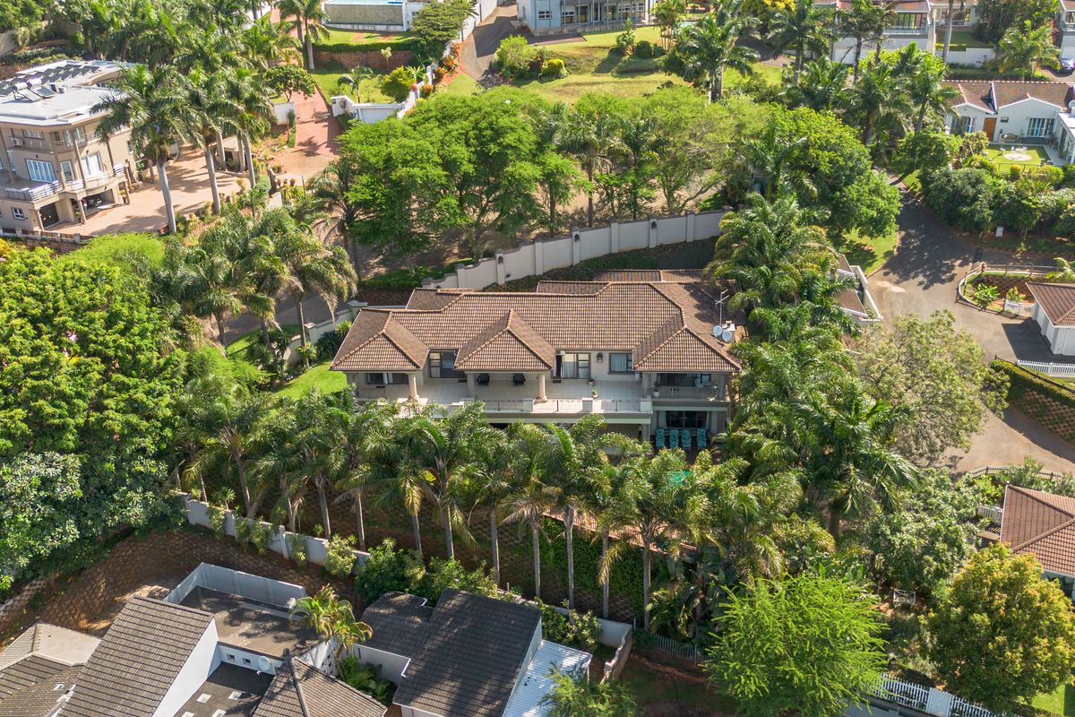Located at the top of La Lucia ridge, a luxury private home with elegance, privacy and plenty space. - Photo 2