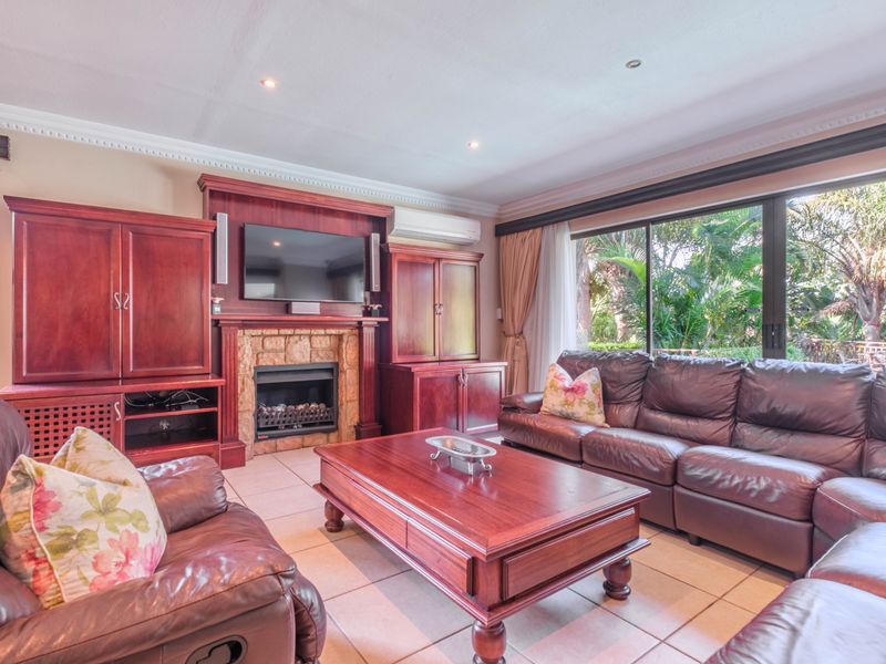 Located at the top of La Lucia ridge, a luxury private home with elegance, privacy and plenty space. - Photo 8