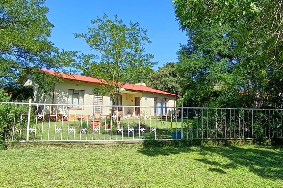 This neat and well-maintained home offers comfortable living with plenty of space - Photo 2