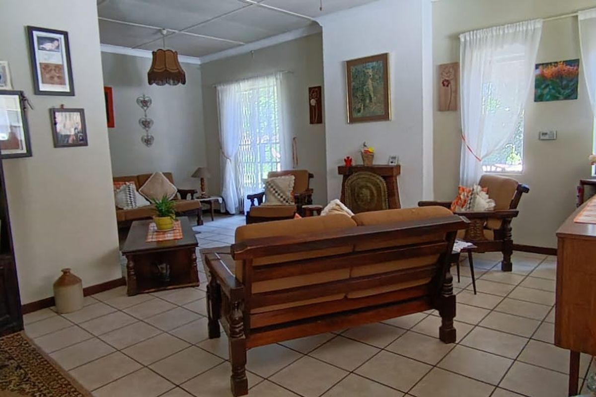 This neat and well-maintained home offers comfortable living with plenty of space - Photo 5
