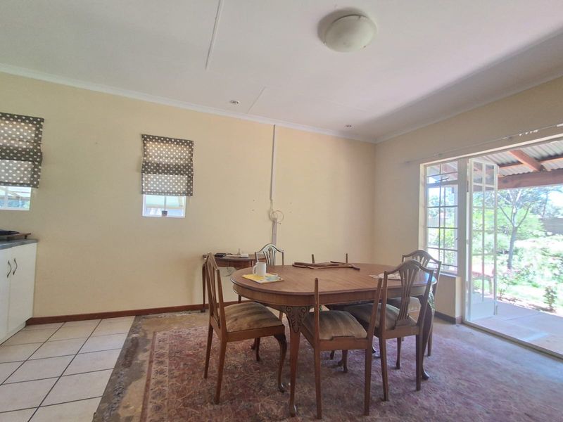A Slight Fixer Upper with loads of potential in Henley on klip, Meyerton. - Photo 10
