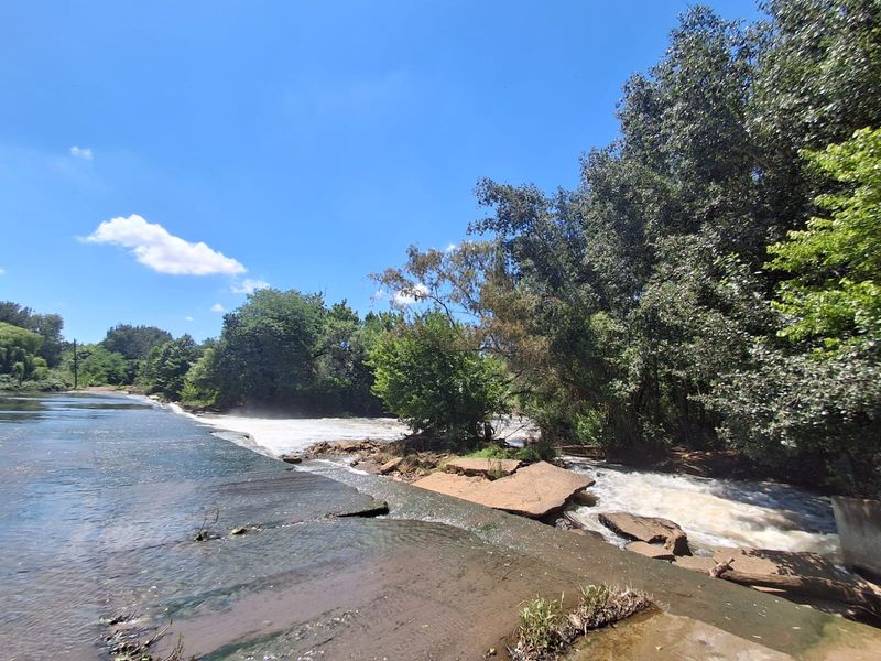 A Slight Fixer Upper with loads of potential in Henley on klip, Meyerton. - Photo 2