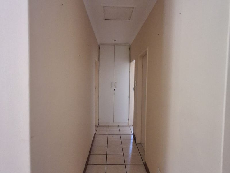 A Slight Fixer Upper with loads of potential in Henley on klip, Meyerton. - Photo 5