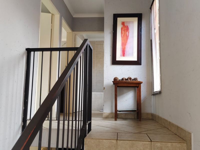 This magnificent Pet-friendly townhouse is priced at an absolutely fantastic bargain. - Photo 10