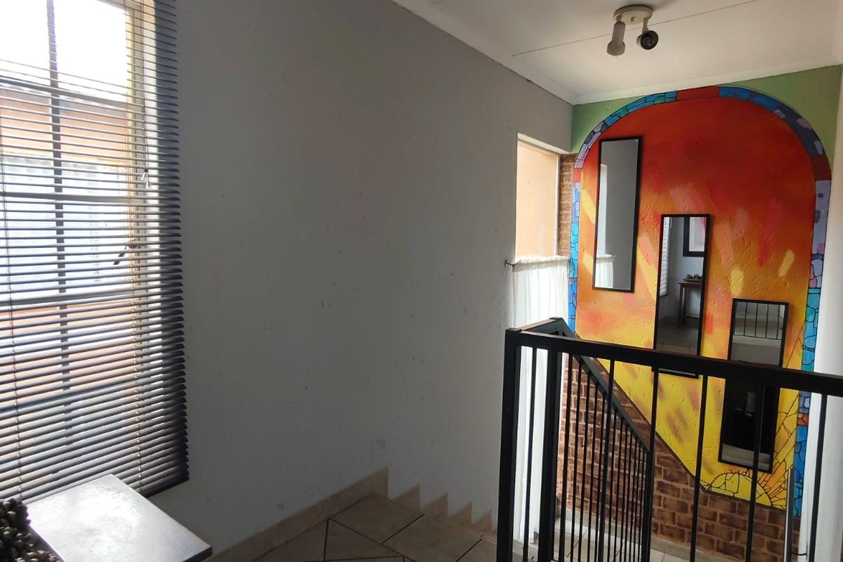 This magnificent Pet-friendly townhouse is priced at an absolutely fantastic bargain. - Photo 5