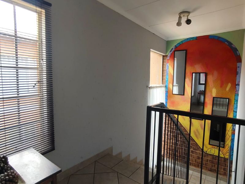 This magnificent Pet-friendly townhouse is priced at an absolutely fantastic bargain. - Photo 5