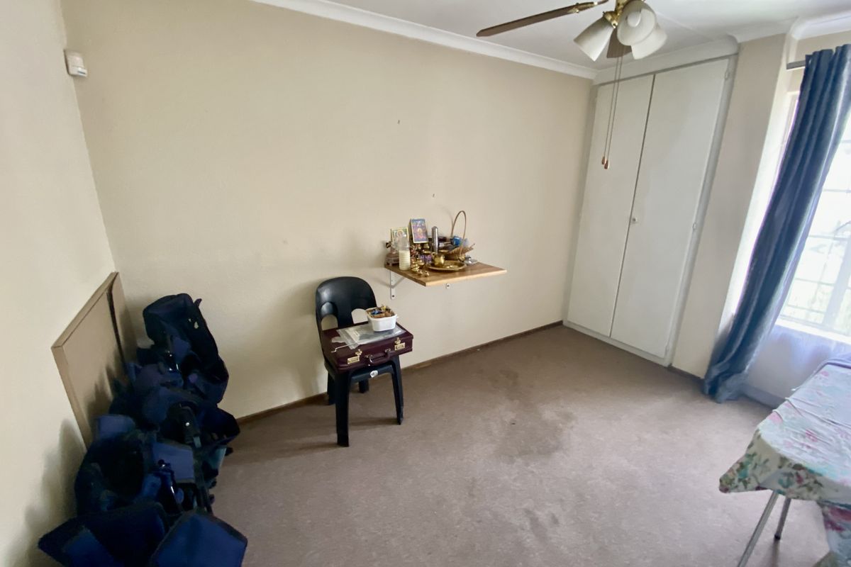 Large Family Home - Photo 5