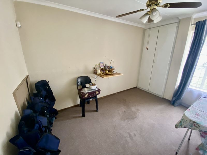 Large Family Home - Photo 5