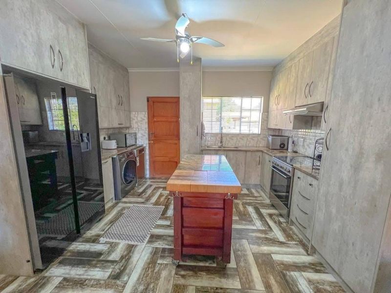 Absolute Stunning Townhouse for Sale in Sasolburg! - Photo 6