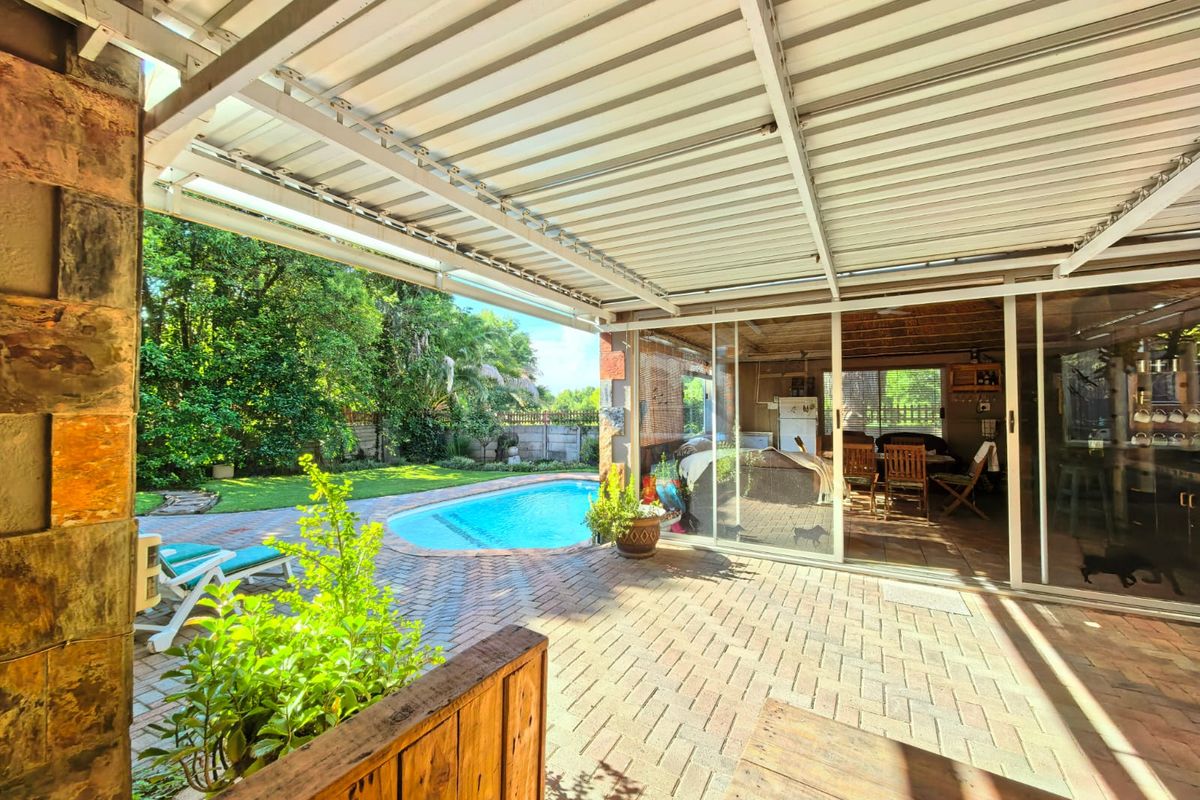 Exceptional Family Home with Premium Features & Outstanding Entertainment Spaces in Sasolburg - Photo 2