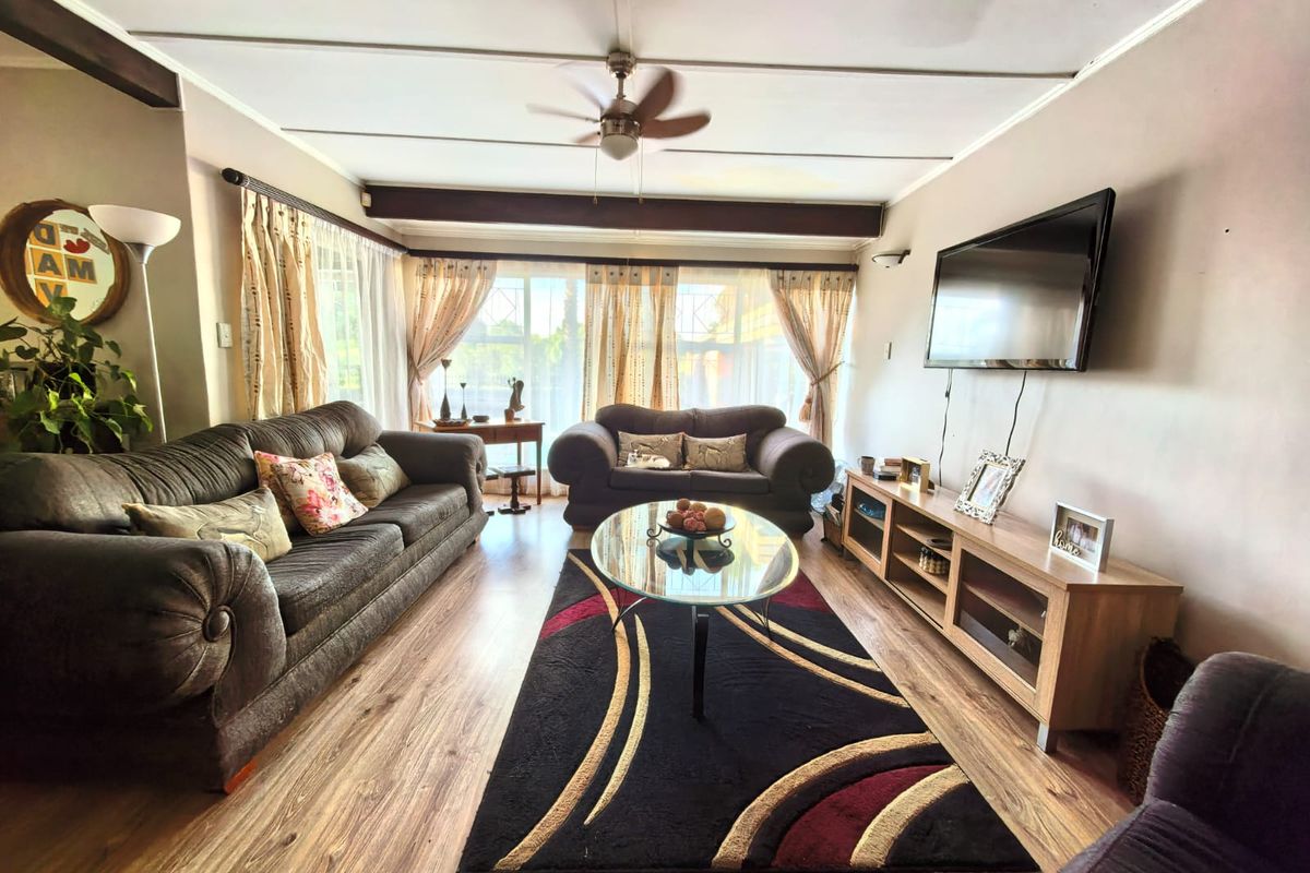 Exceptional Family Home with Premium Features & Outstanding Entertainment Spaces in Sasolburg - Photo 3