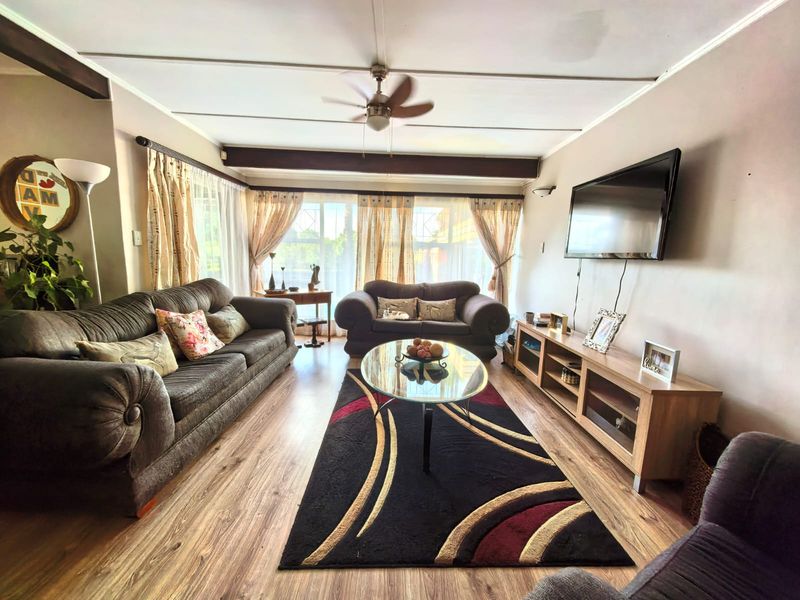 Exceptional Family Home with Premium Features & Outstanding Entertainment Spaces in Sasolburg - Photo 3