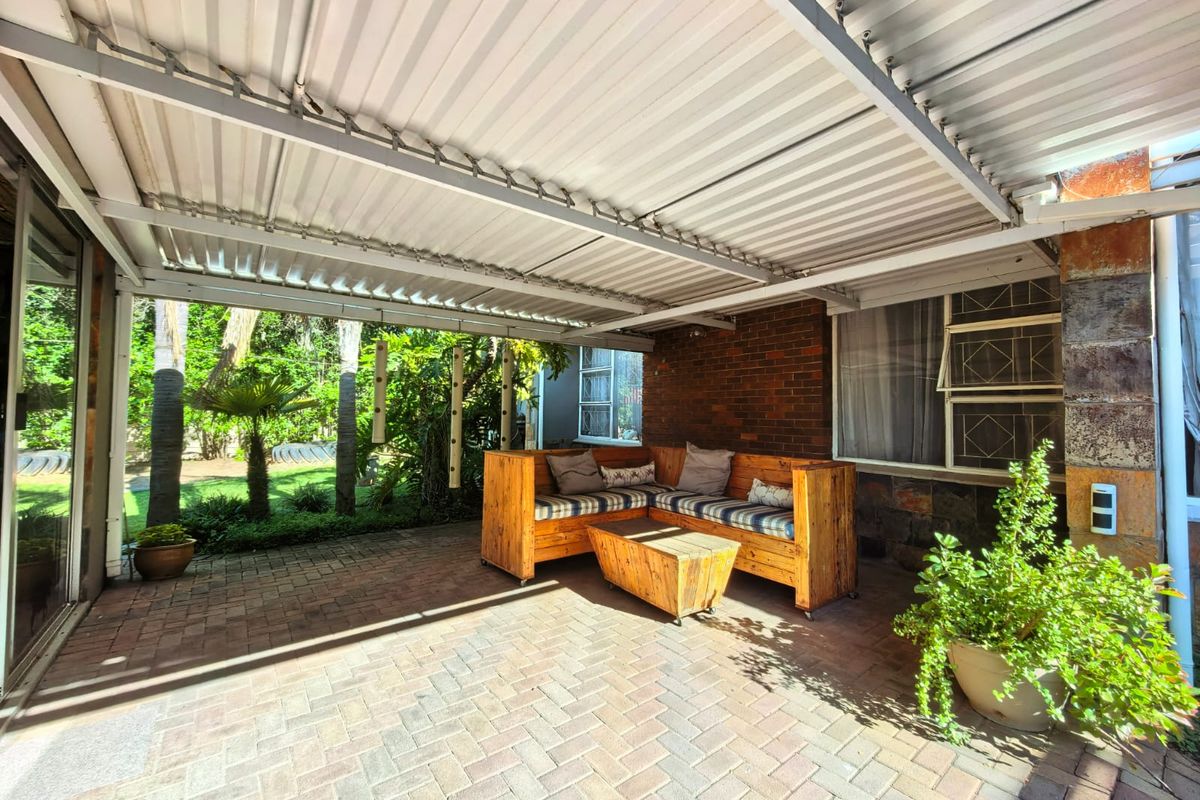 Exceptional Family Home with Premium Features & Outstanding Entertainment Spaces in Sasolburg - Photo 4