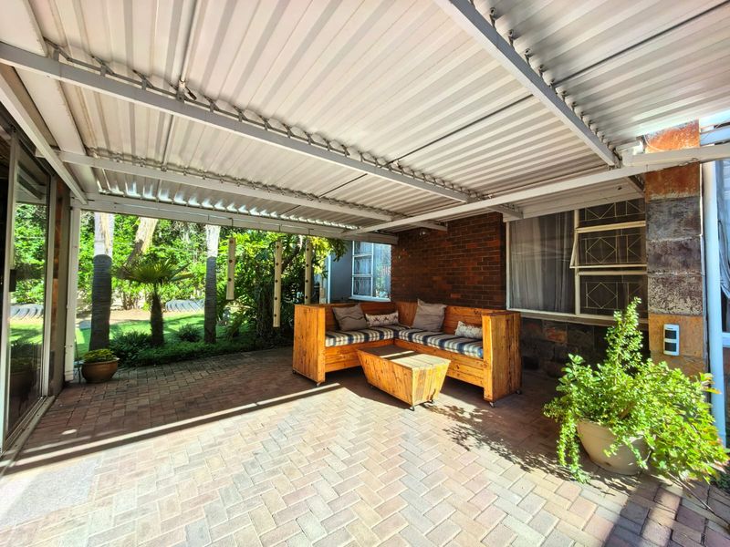 Exceptional Family Home with Premium Features & Outstanding Entertainment Spaces in Sasolburg - Photo 4