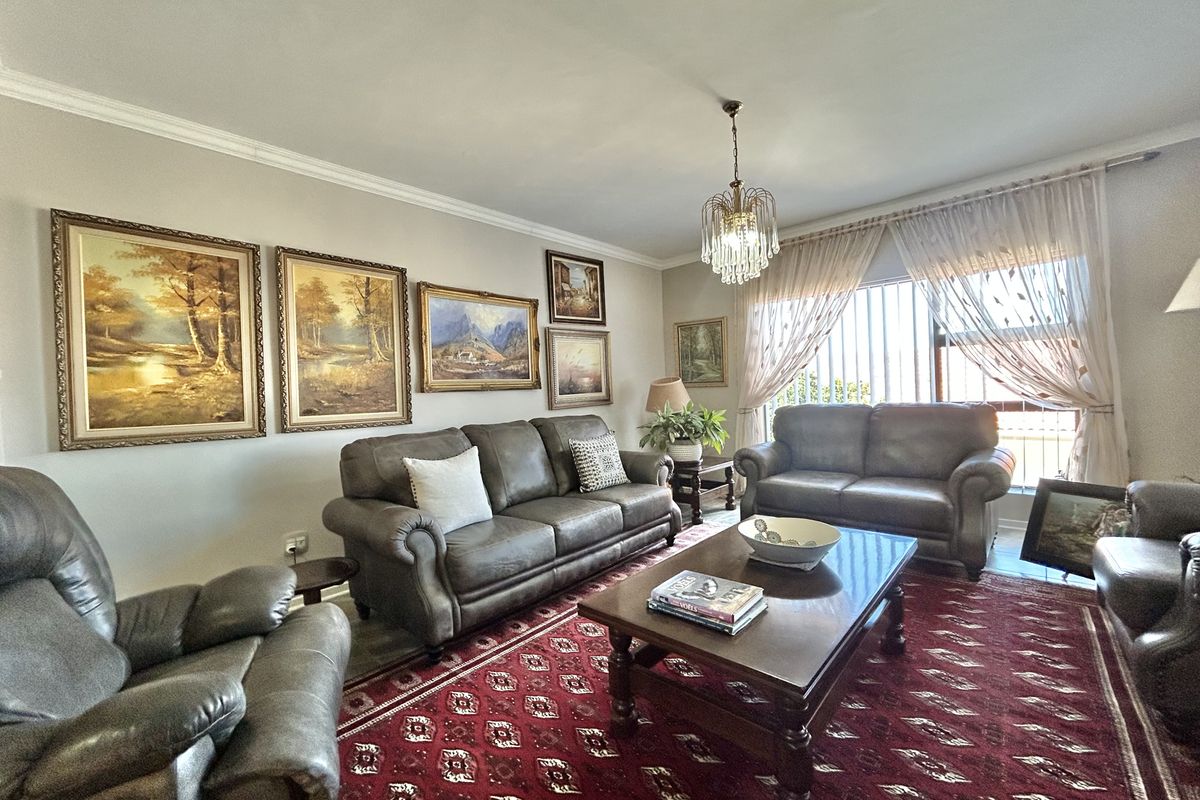 Contemporary Home with flatlet and Exceptional Sea Views - Photo 5