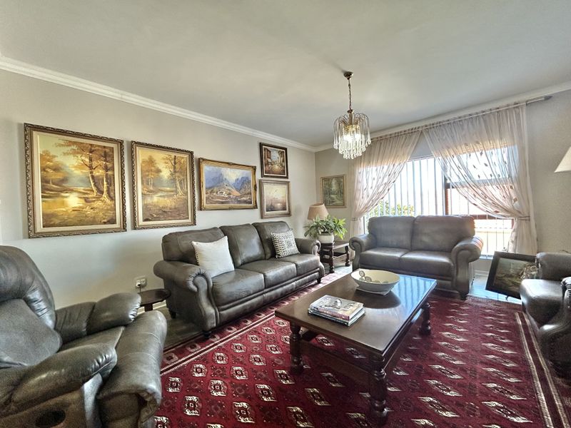 Contemporary Home with flatlet and Exceptional Sea Views - Photo 5