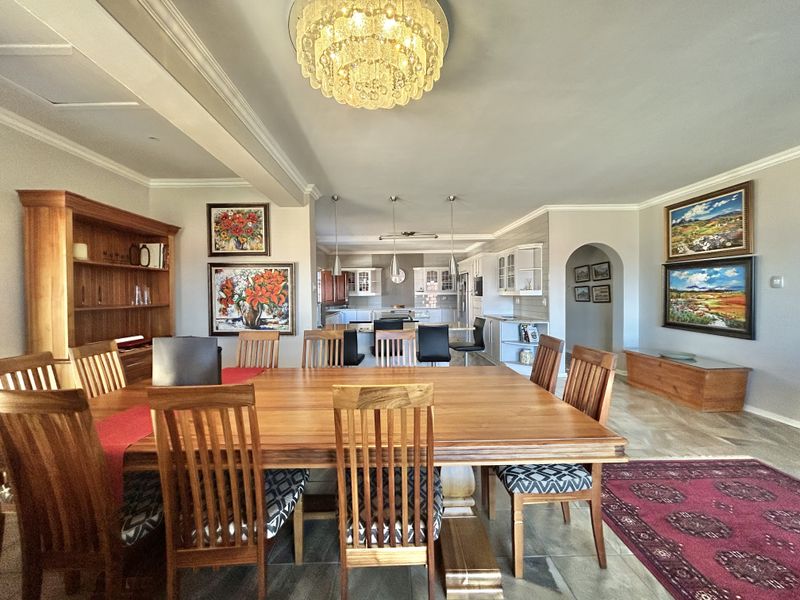 Contemporary Home with flatlet and Exceptional Sea Views - Photo 6