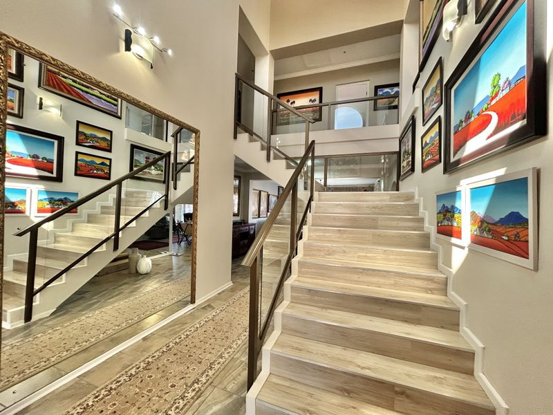 Contemporary Home with flatlet and Exceptional Sea Views - Photo 3