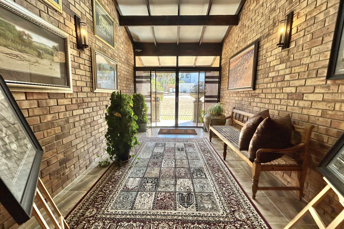 Contemporary Home with flatlet and Exceptional Sea Views - Photo 2