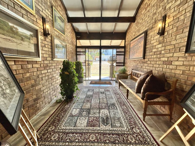 Contemporary Home with flatlet and Exceptional Sea Views - Photo 2