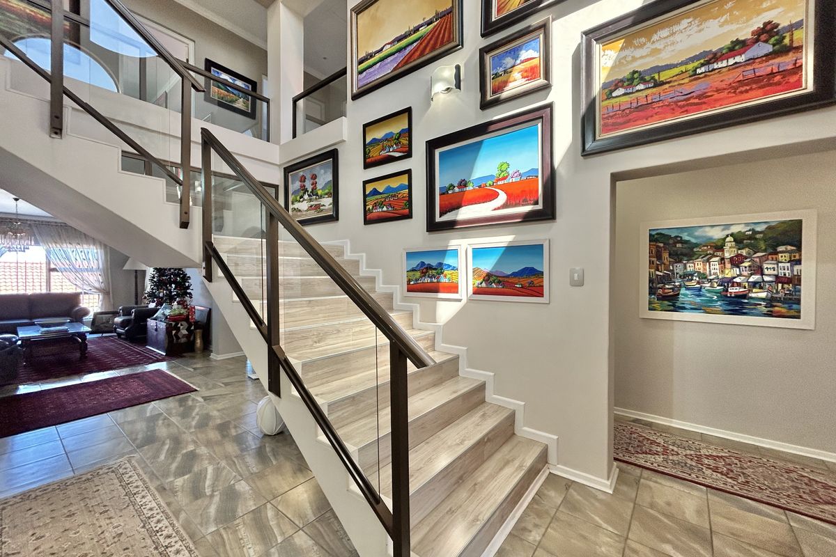 Contemporary Home with flatlet and Exceptional Sea Views - Photo 4