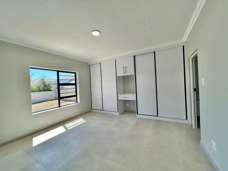 Contemporary Comfort on a Generous Stand - Photo 10