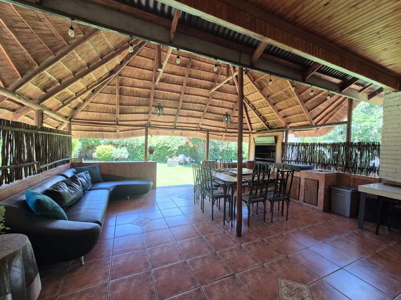 !Perfect Guesthouse that could be YOURS! - Photo 4