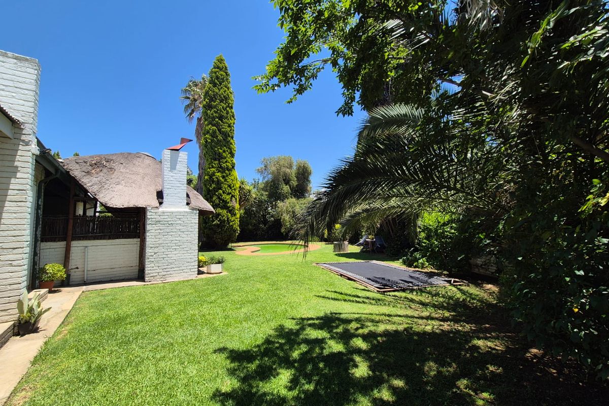!Perfect Guesthouse that could be YOURS! - Photo 3