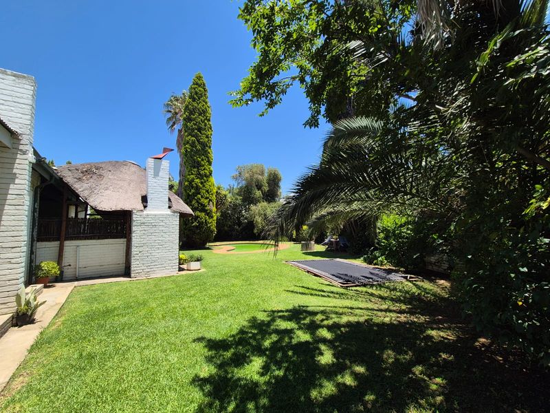 !Perfect Guesthouse that could be YOURS! - Photo 3