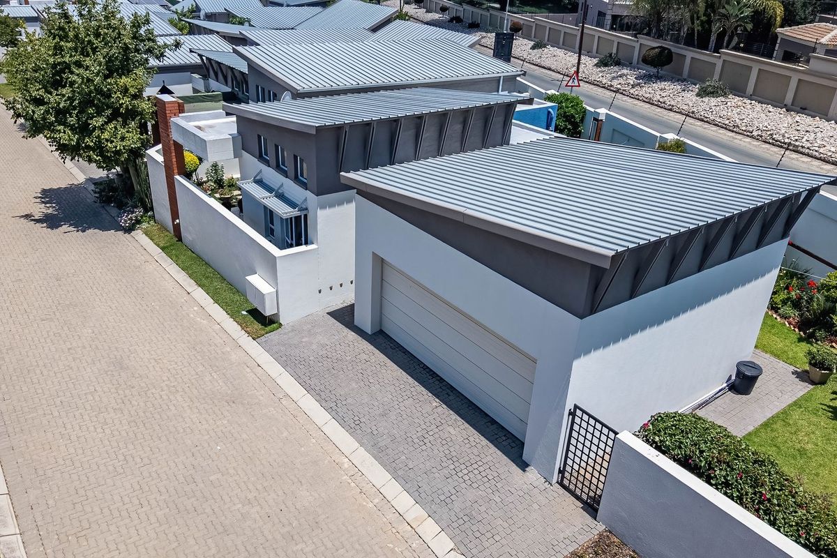 2 Bedroomed Townhouse for sale in Broadacres - Photo 2