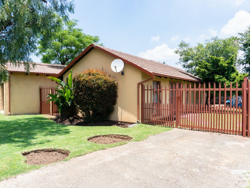 3 Bedroom House in Leachville Ext1 - Photo 5