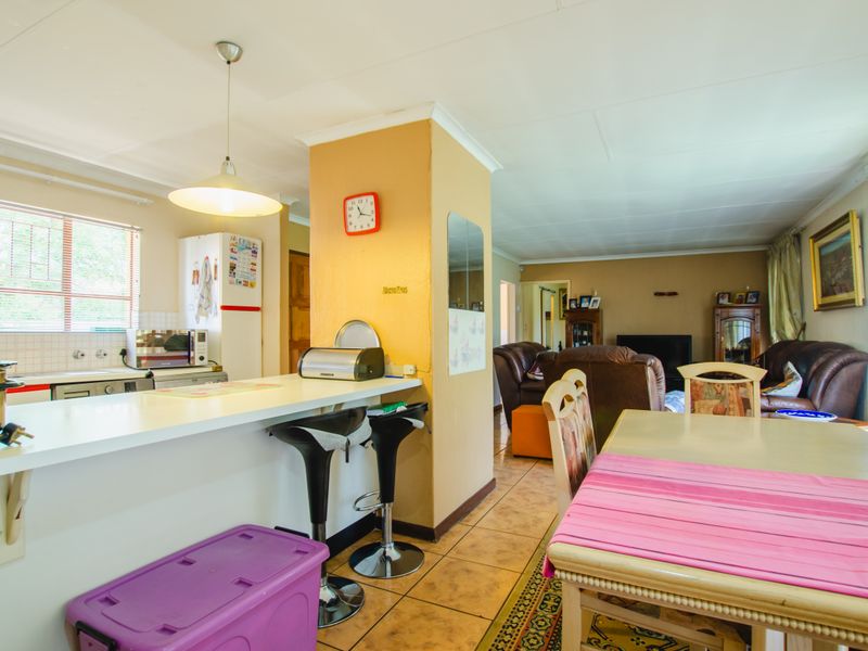 3 Bedroom House in Leachville Ext1 - Photo 10