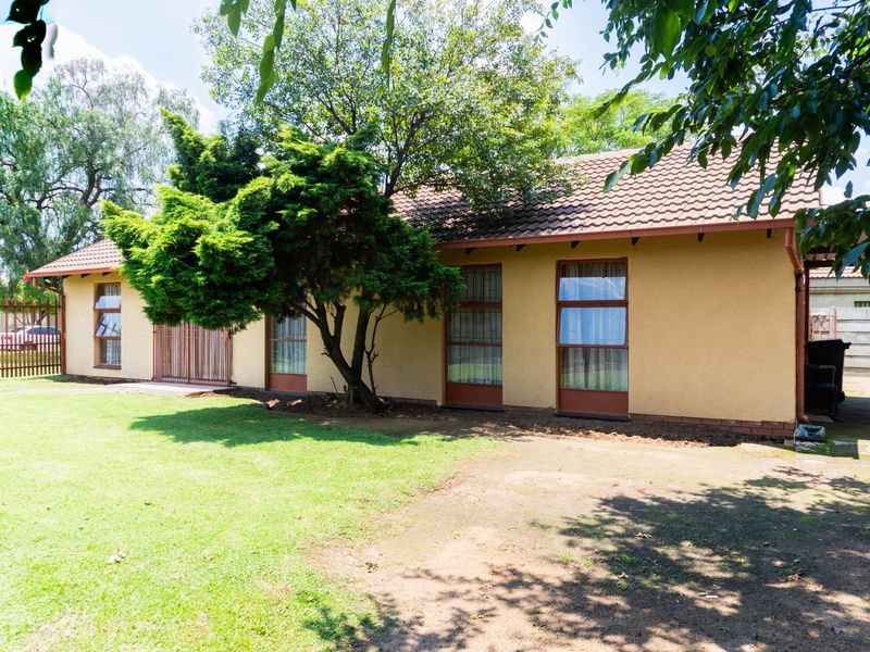 3 Bedroom House in Leachville Ext1 - Photo 6