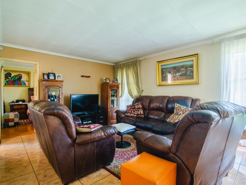 3 Bedroom House in Leachville Ext1 - Photo 3