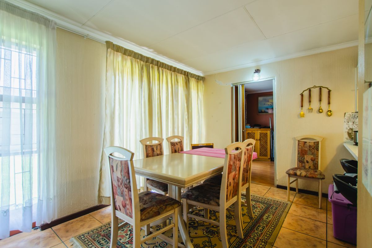 3 Bedroom House in Leachville Ext1 - Photo 4