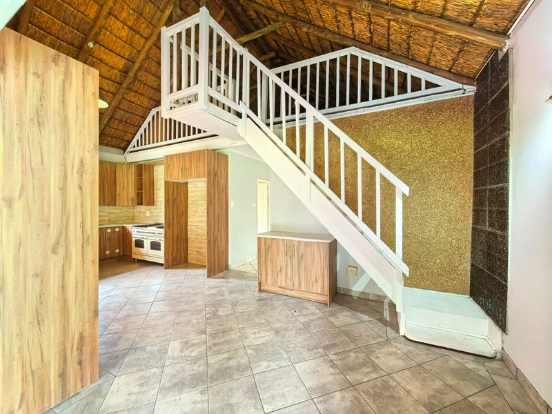 Beautiful, newly built, modern house for sale in a secure estate next to the Vaal River. - Photo 6