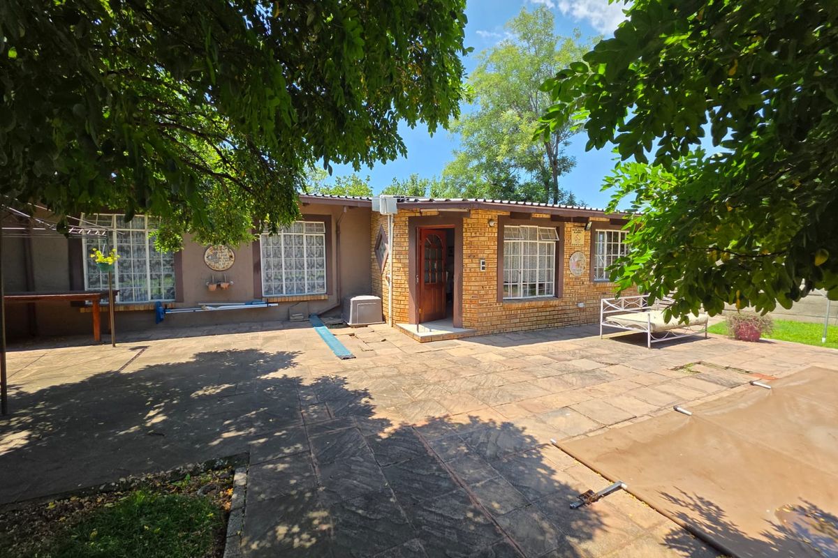 Beautiful 3-Bedroom House for Sale in Sasolburg! - Photo 2